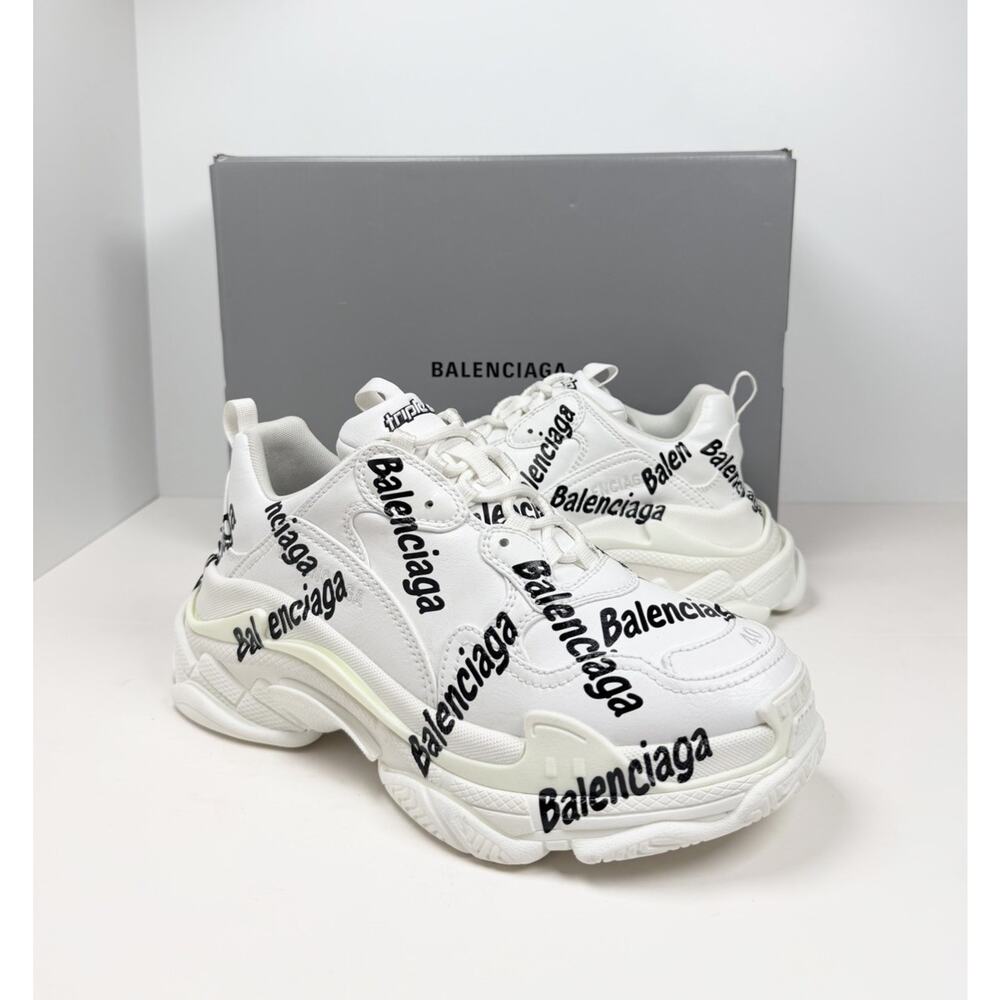 Size 40EU/7US - Balenciaga Triple S Allover Logo Sneakers🤍 New/Retail $1.2K! - Picture 2 of 9